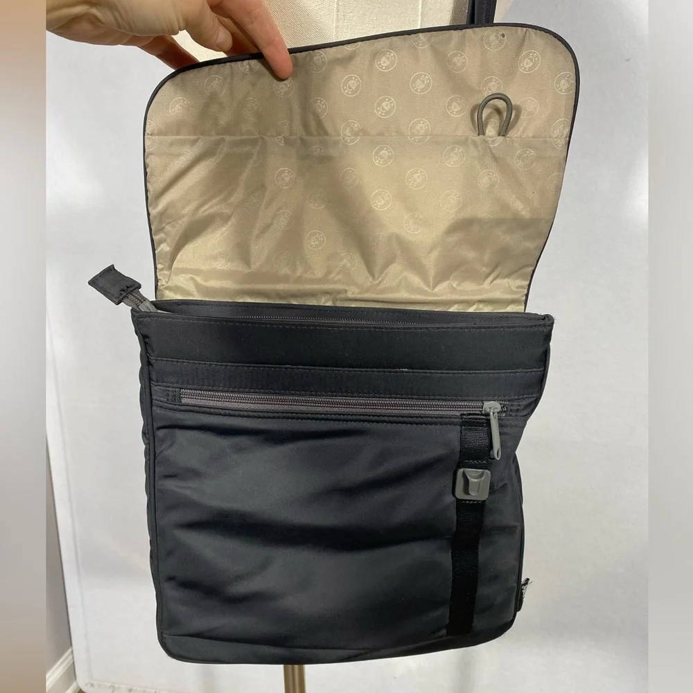Pacsafe Slingsafe 200 Anti-Theft travel bag/crossbody purse for security